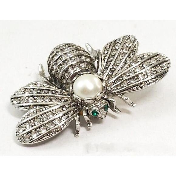 Joan Rivers Jewelry - Joan Rivers FOREVER IN OUR MEMORY Silver Tone Pearl Crystal Large Bee Brooch
